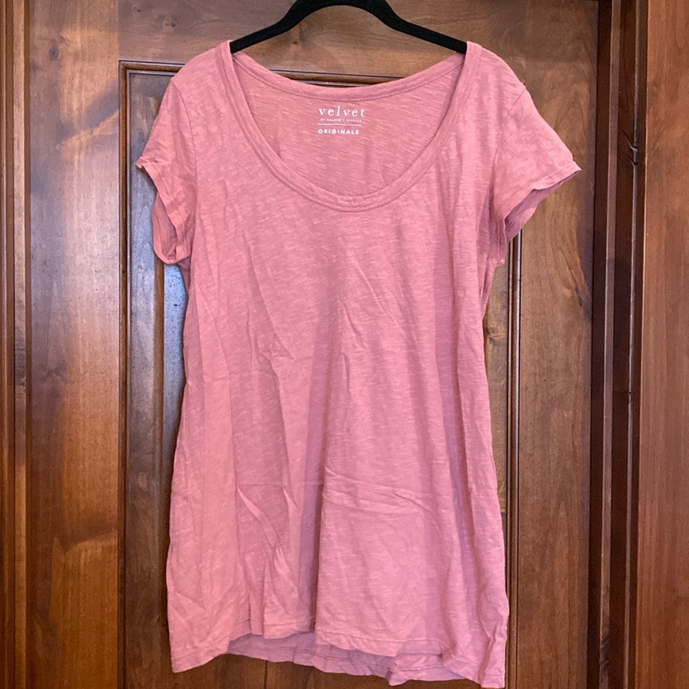 velvet by graham & spencer rose-colored tee, size L